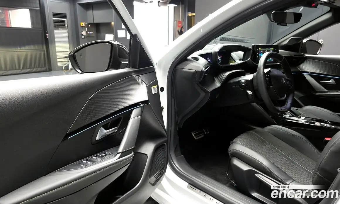 Peugeot 208 2021 0.1 автомат (гидро), фото 13 Peugeot 208 2021 0.1 автомат (гидро), фото 13