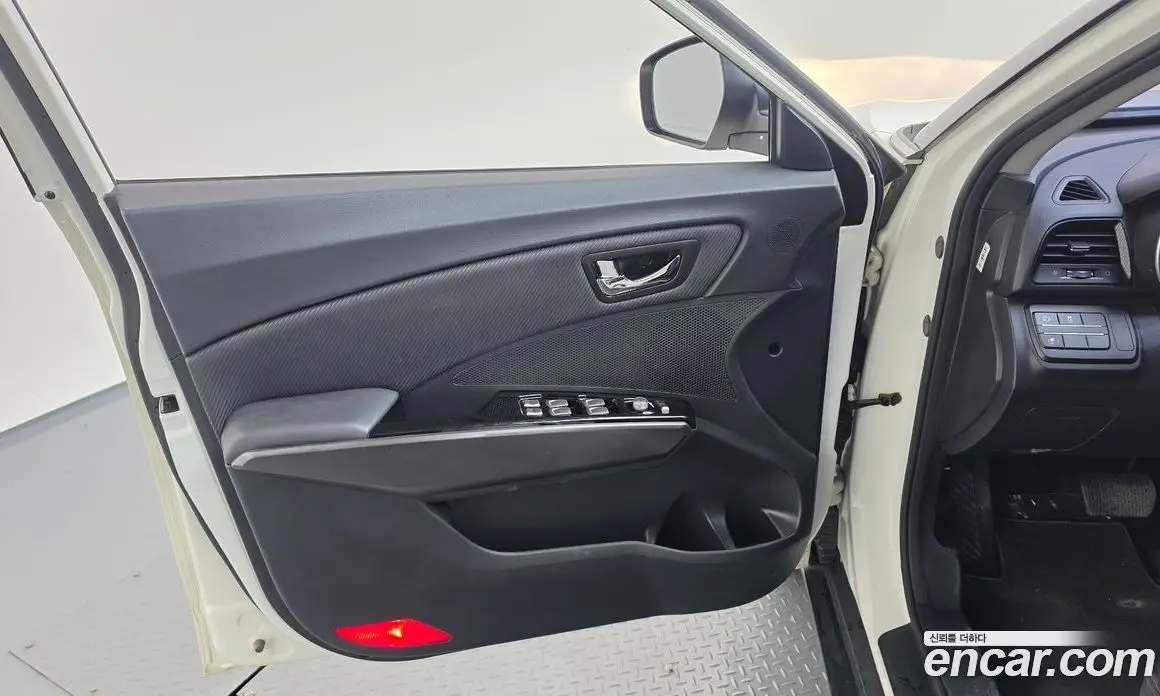 SsangYong TIBOLI 2017 1.6 автомат (гидро), фото 14