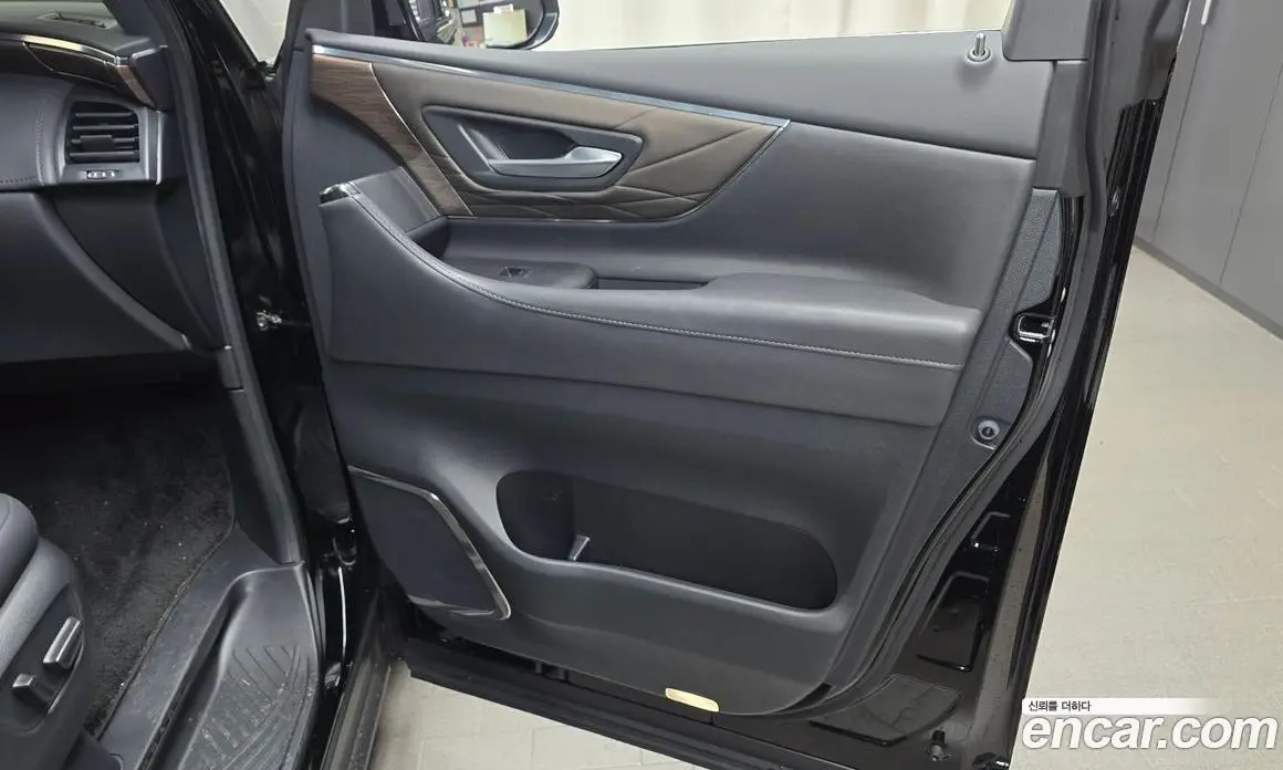 Toyota Alphard 2025 2.5 автомат (гидро), фото 14