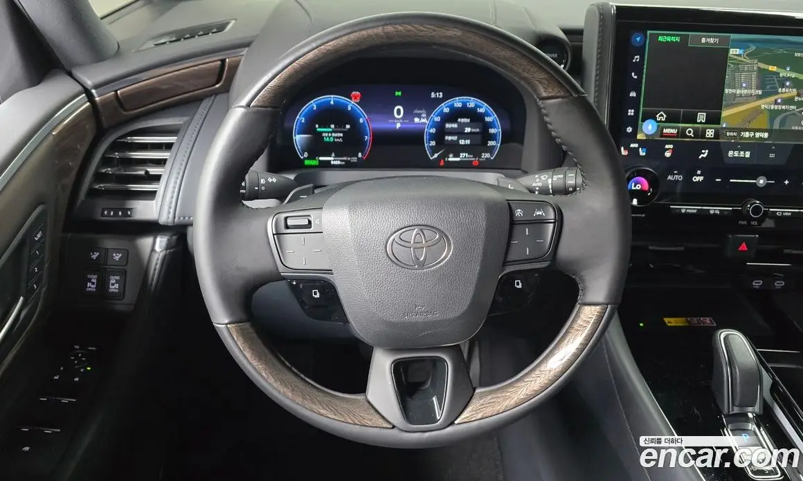 Toyota Alphard 2025 2.5 автомат (гидро), фото 17