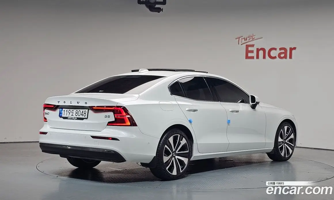 Volvo S60 2023 2.0 автомат (гидро), фото 1 Volvo S60 2023 2.0 автомат (гидро), фото 1