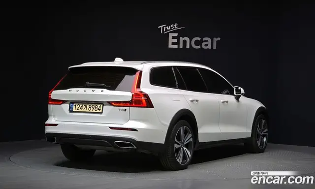 Volvo V60 2020 2.0 автомат (гидро), миниатюра 2 Volvo V60 2020 2.0 автомат (гидро), миниатюра 2