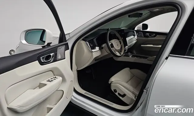 Volvo XC60 2025 2.0 автомат (гидро), миниатюра 12