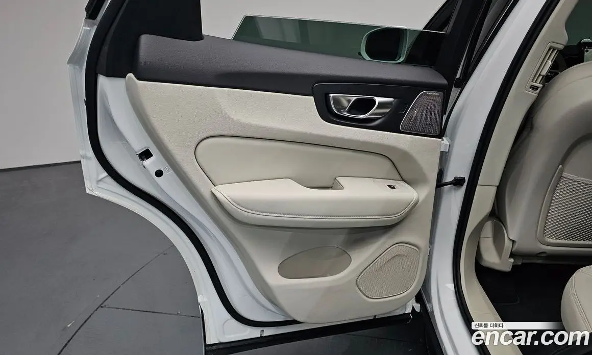 Volvo XC60 2025 2.0 автомат (гидро), фото 14 Volvo XC60 2025 2.0 автомат (гидро), фото 14