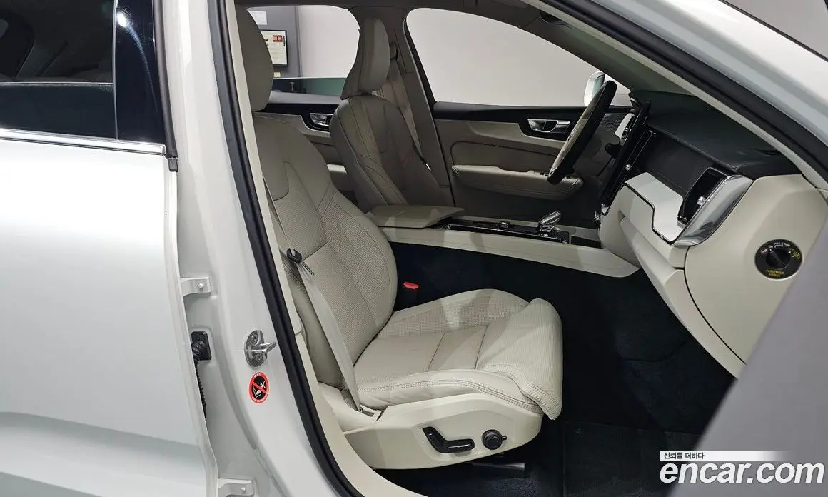Volvo XC60 2025 2.0 автомат (гидро), фото 15 Volvo XC60 2025 2.0 автомат (гидро), фото 15