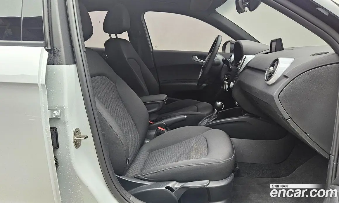 Audi A1 2013 1.6 автомат (гидро), фото 11