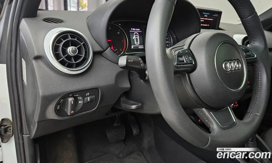 Audi A1 2013 1.6 автомат (гидро), фото 15