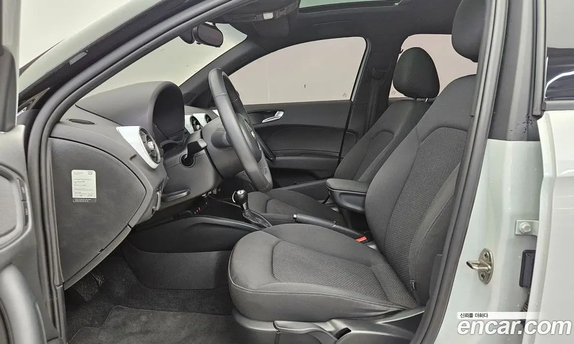 Audi A1 2013 1.6 автомат (гидро), фото 10