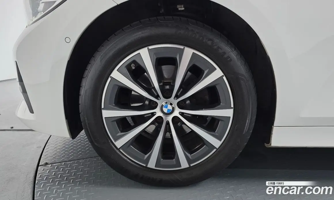 BMW 3 серия 2021 2.0 автомат (гидро), фото 4