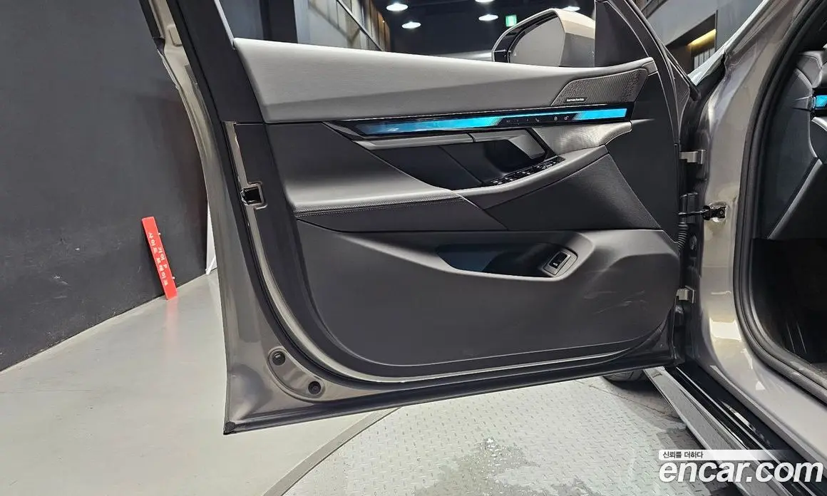 BMW 5 серия 2025 2.0 автомат (гидро), фото 14