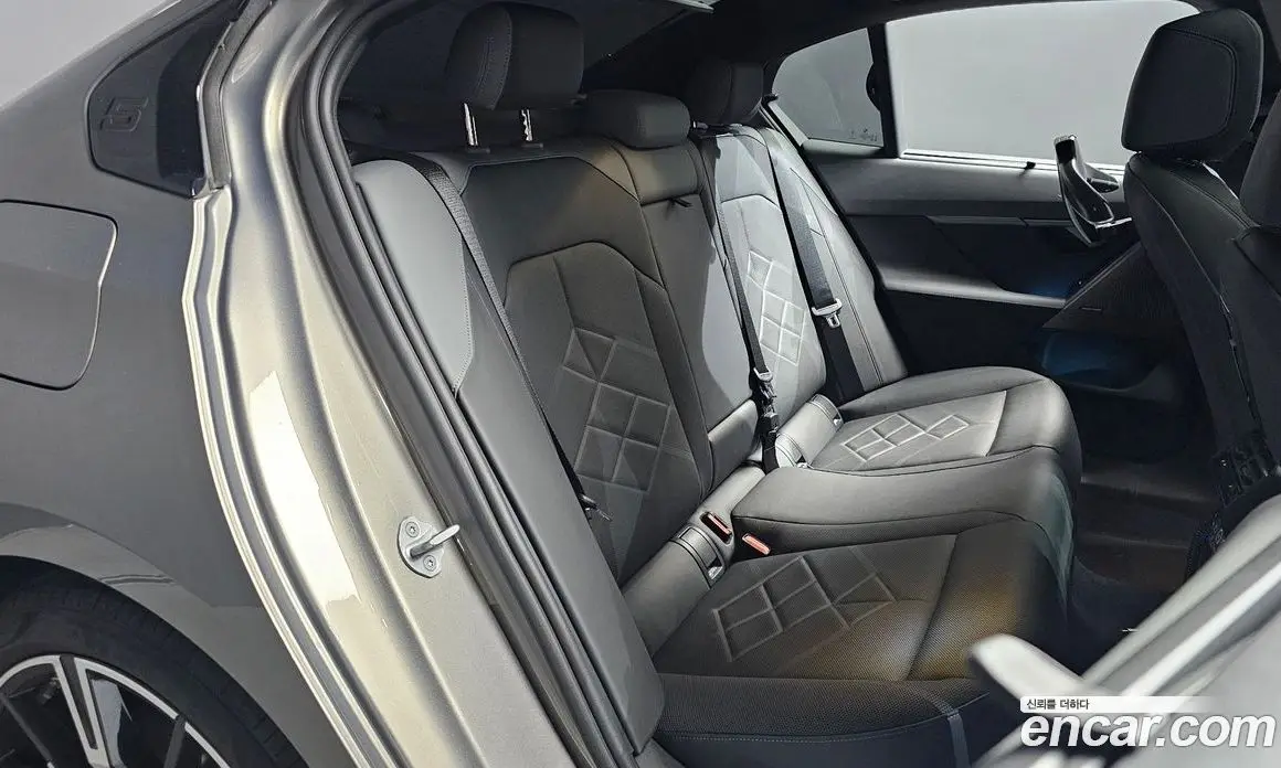 BMW 5 серия 2025 2.0 автомат (гидро), фото 17