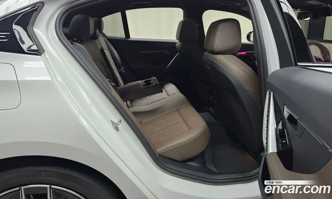 BMW 5 серия 2025 2.0 автомат (гидро), фото 16 BMW 5 серия 2025 2.0 автомат (гидро), фото 16