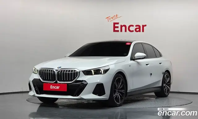 BMW 5 серия, 2025, 8 821 км