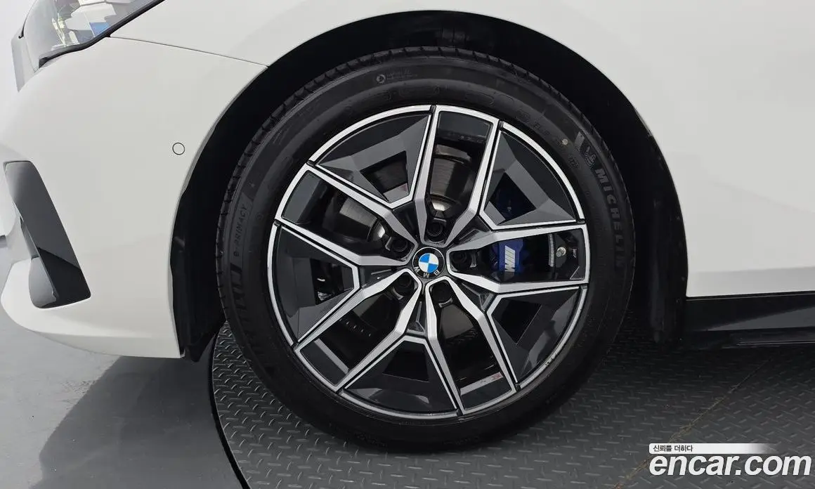 BMW 5 серия 2025 2.0 автомат (гидро), фото 7