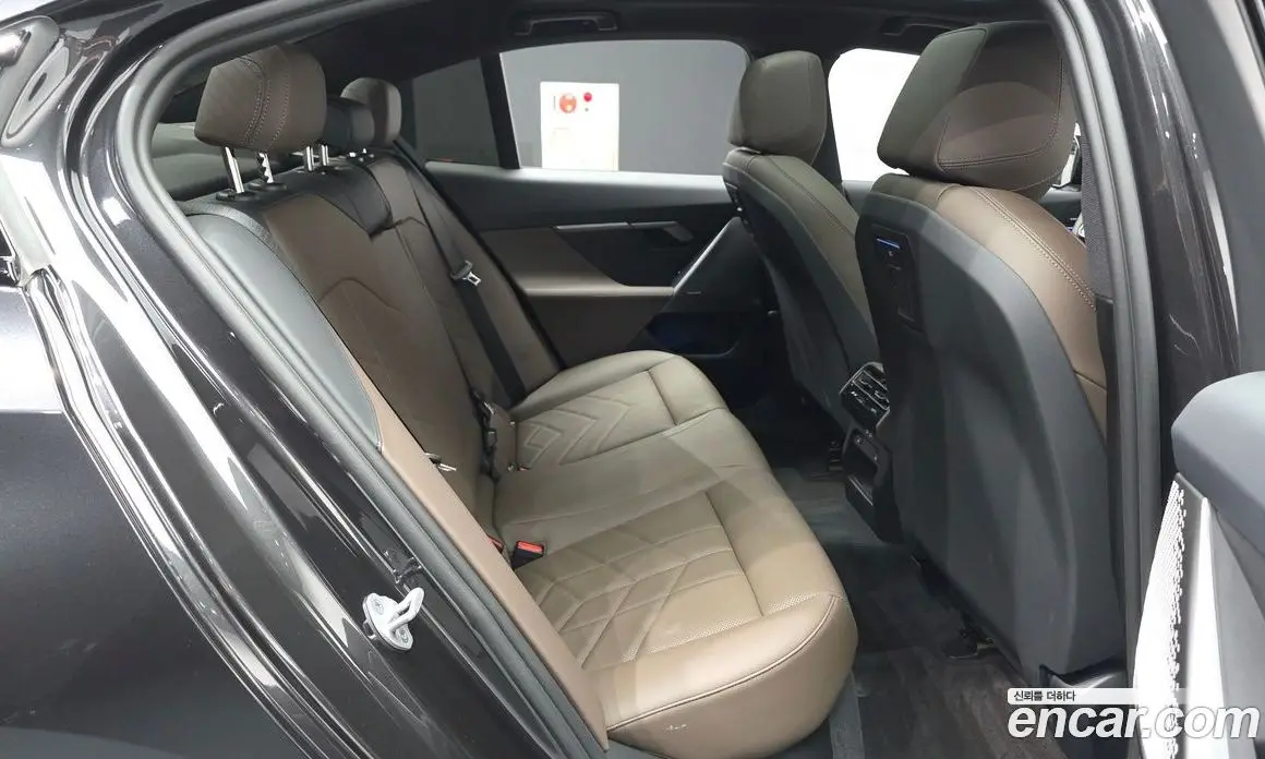 BMW 5 серия 2025 2.0 автомат (гидро), фото 18 BMW 5 серия 2025 2.0 автомат (гидро), фото 18