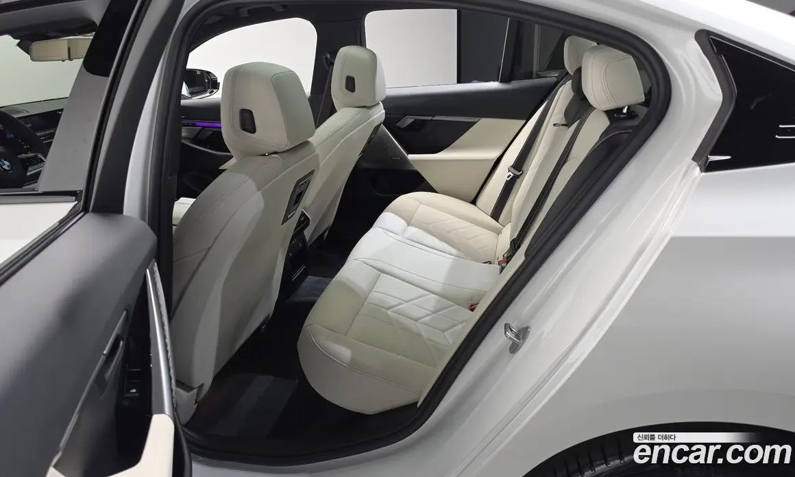 BMW 5 серия 2025 2.0 автомат (гидро), фото 17 BMW 5 серия 2025 2.0 автомат (гидро), фото 17
