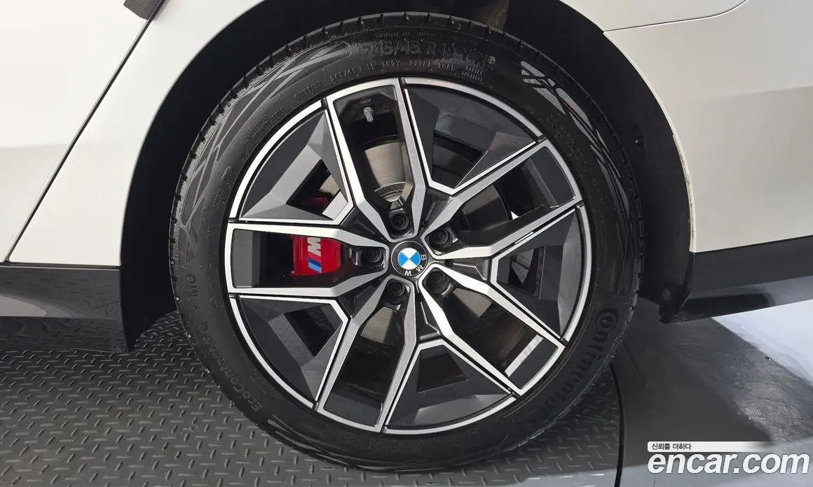 BMW 5 серия 2025 2.0 автомат (гидро), фото 7 BMW 5 серия 2025 2.0 автомат (гидро), фото 7