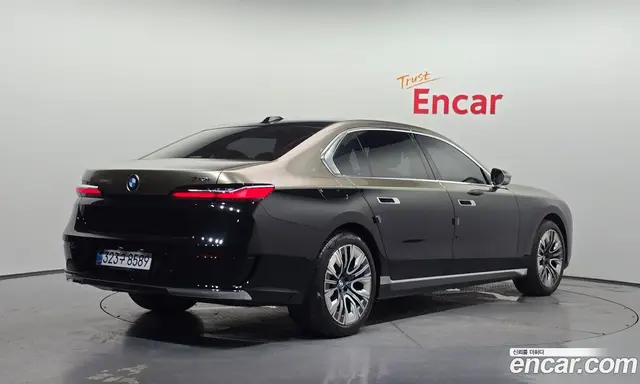 BMW 7 серия, 2023, 37 179 км
