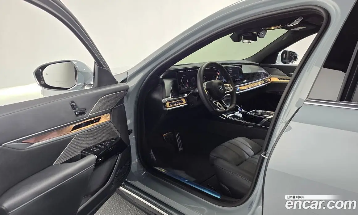 BMW 7 серия 2025 3.0 автомат (гидро), фото 13 BMW 7 серия 2025 3.0 автомат (гидро), фото 13