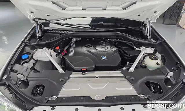 BMW X4 2025 2.0 автомат (гидро), миниатюра 6