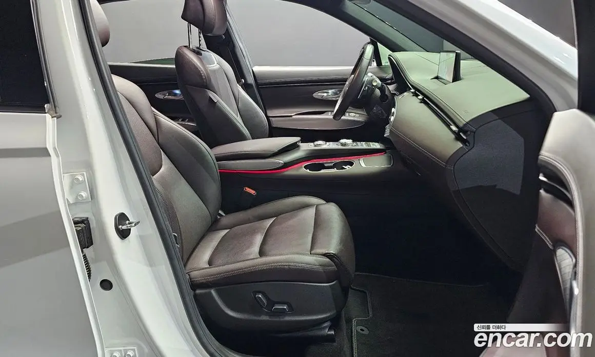 Genesis GV70 2022 2.5 автомат (гидро), фото 17 Genesis GV70 2022 2.5 автомат (гидро), фото 17