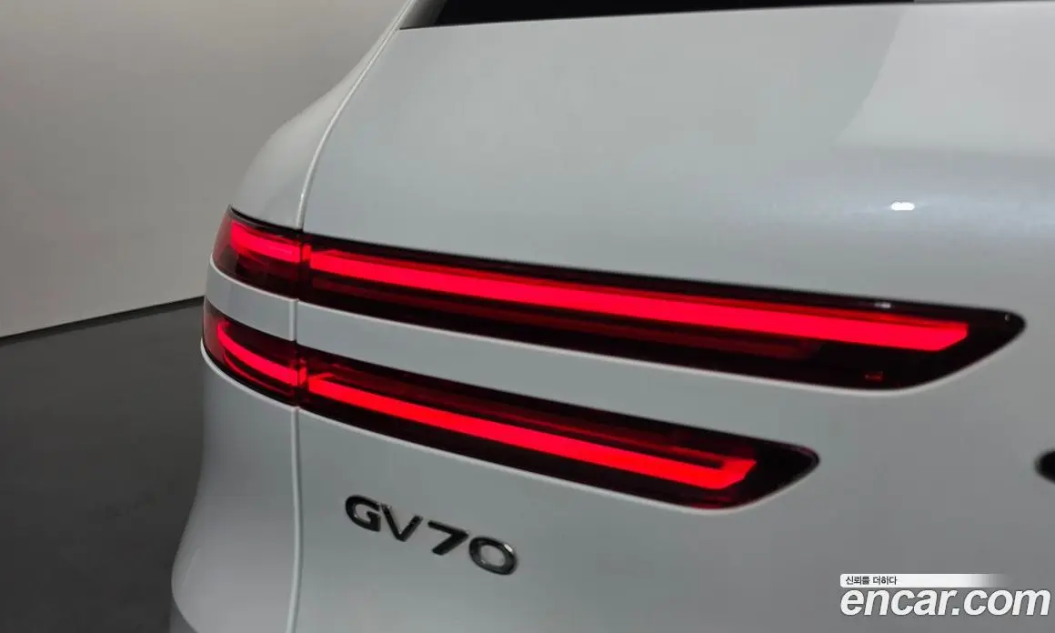 Genesis GV70 2024 2.5 автомат (гидро), фото 9 Genesis GV70 2024 2.5 автомат (гидро), фото 9