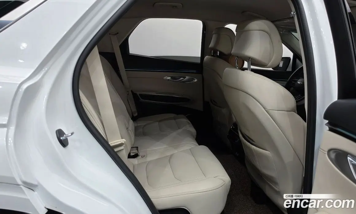 Genesis GV70 2025 2.5 автомат (гидро), фото 17 Genesis GV70 2025 2.5 автомат (гидро), фото 17
