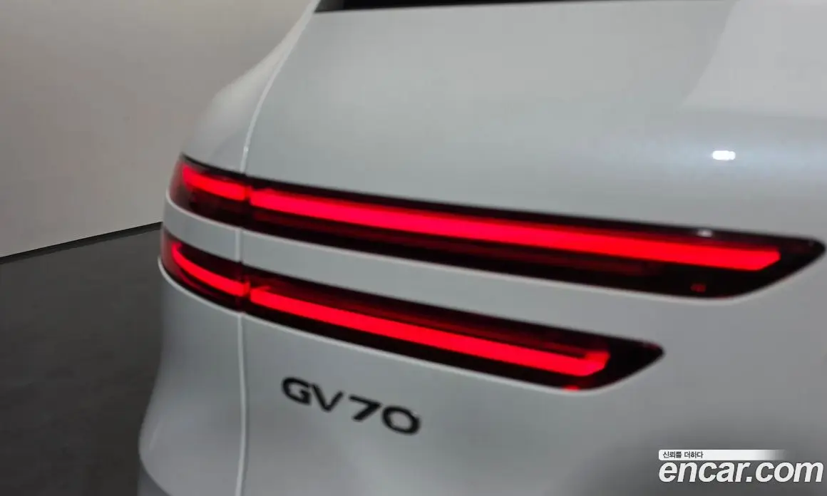 Genesis GV70 2025 2.5 автомат (гидро), фото 9 Genesis GV70 2025 2.5 автомат (гидро), фото 9