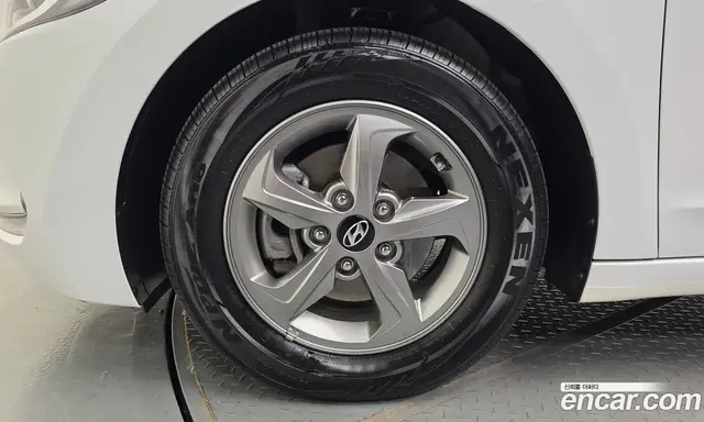 Hyundai Avante 2016 1.6 автомат (гидро), миниатюра 5 Hyundai Avante 2016 1.6 автомат (гидро), миниатюра 5