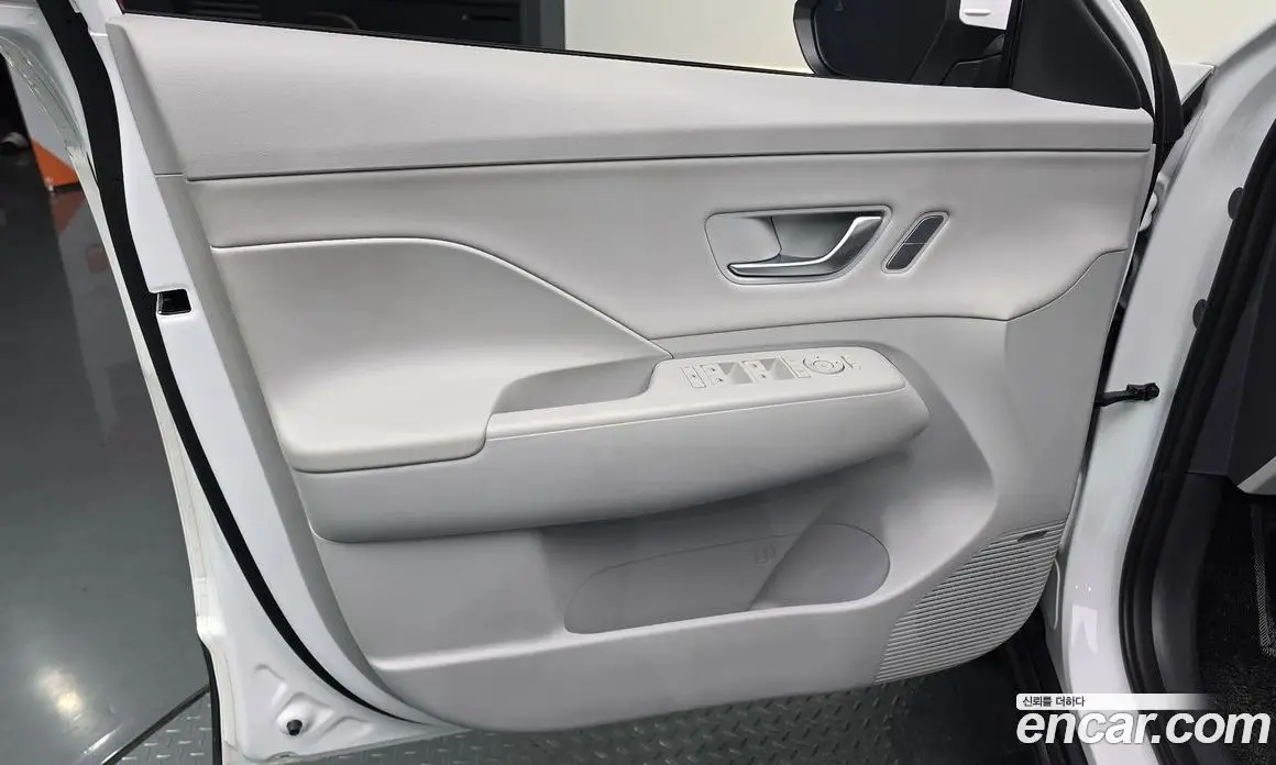Hyundai Kona 2023 1.6 автомат (гидро), фото 13