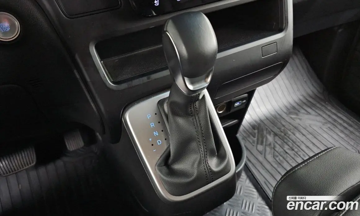 Hyundai Staria 2023 2.2 автомат (гидро), фото 11
