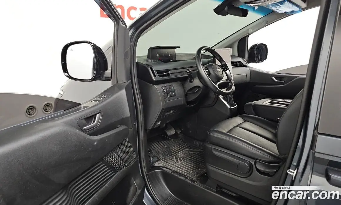 Hyundai Staria 2023 2.2 автомат (гидро), фото 12