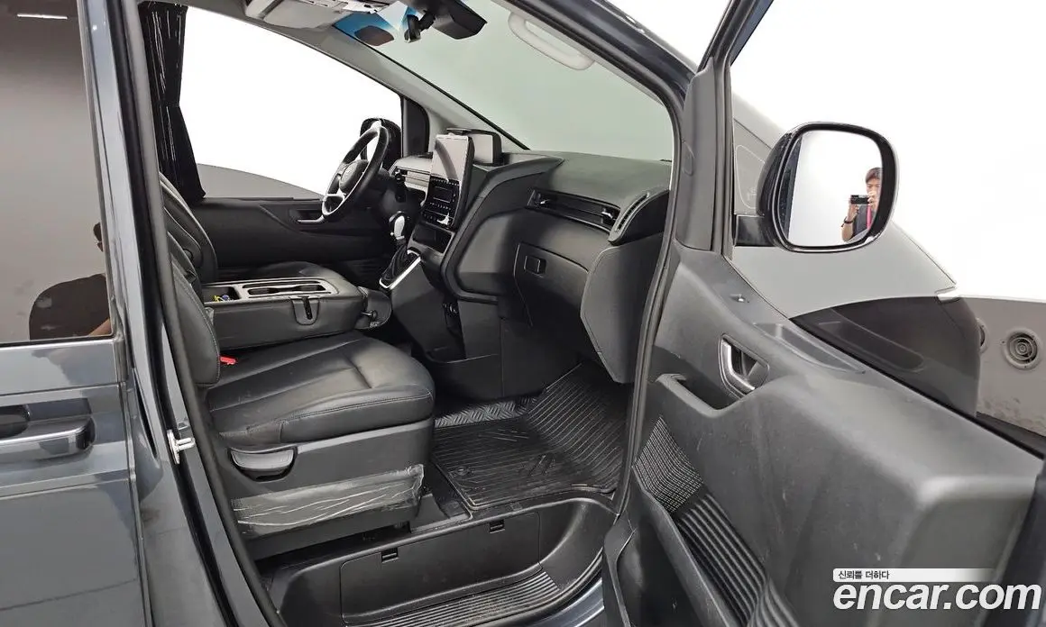 Hyundai Staria 2023 2.2 автомат (гидро), фото 15