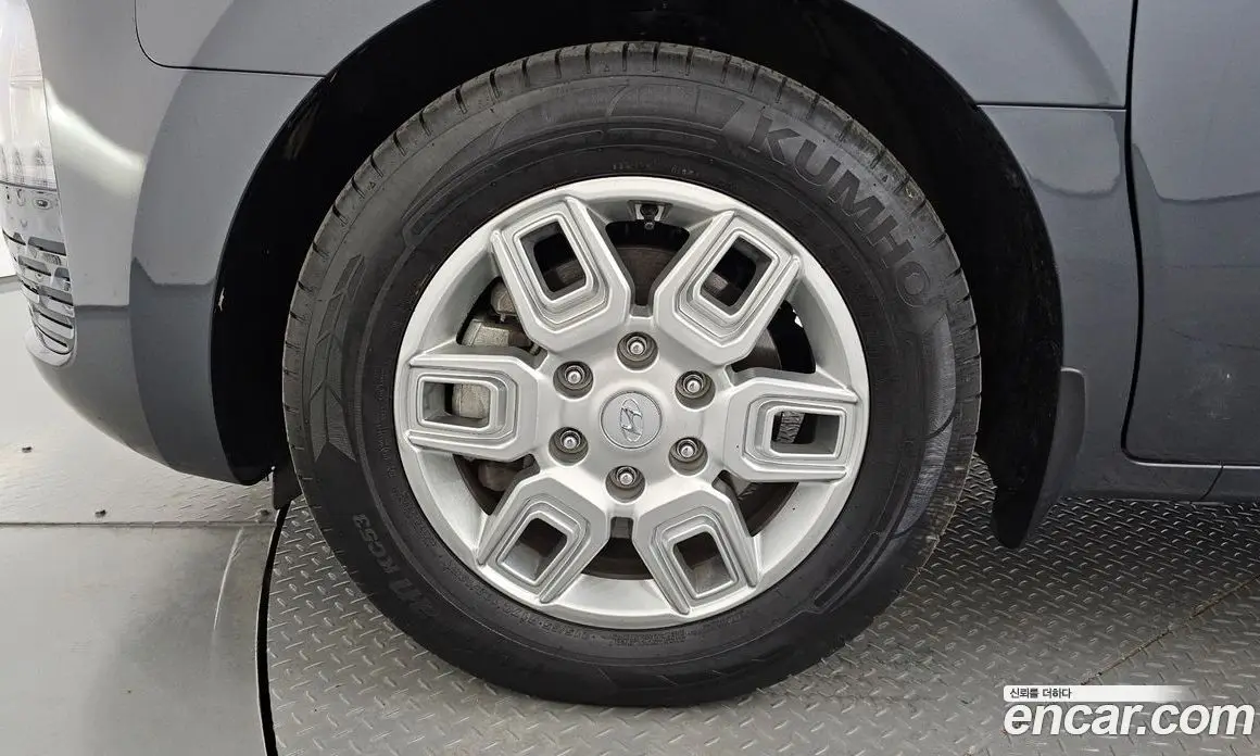 Hyundai Staria 2023 2.2 автомат (гидро), фото 4