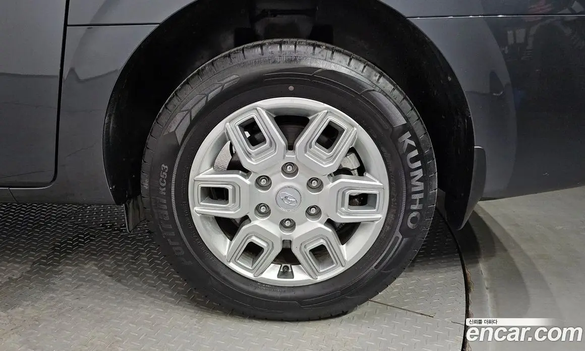 Hyundai Staria 2023 2.2 автомат (гидро), фото 6