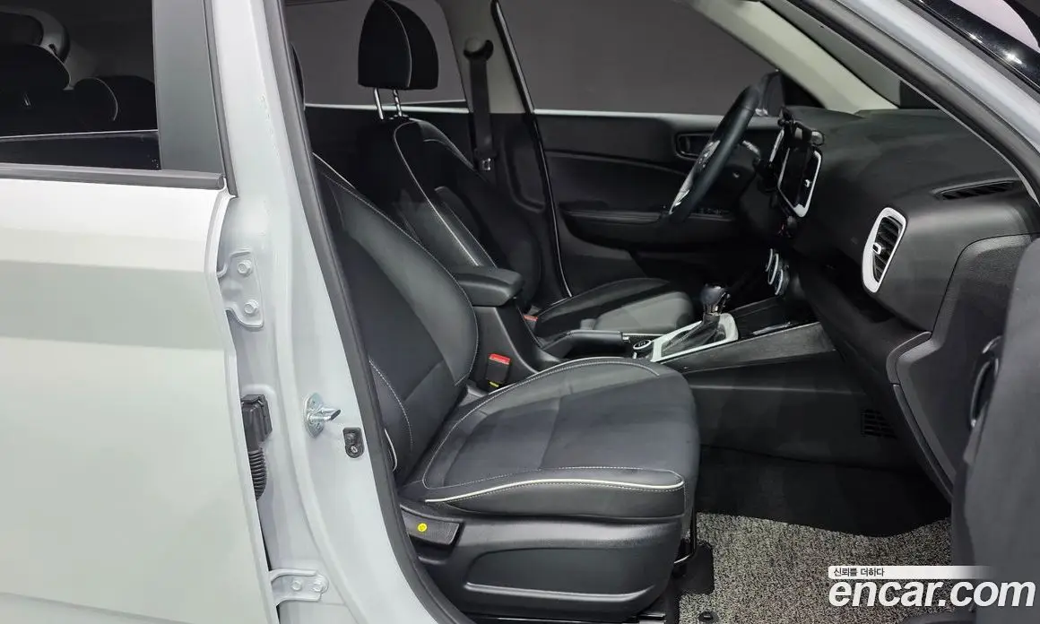 Hyundai Venue 2025 1.6 автомат (гидро), фото 16