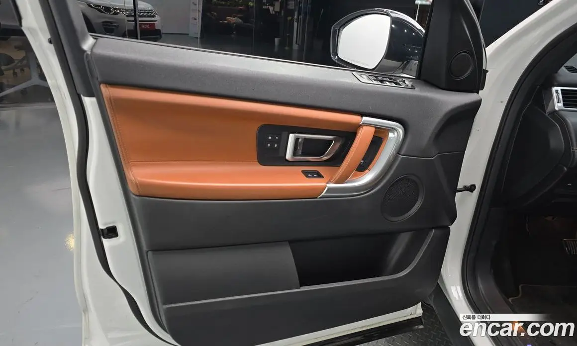 Land Rover Discovery Sport 2017 2.0 автомат (гидро), фото 13