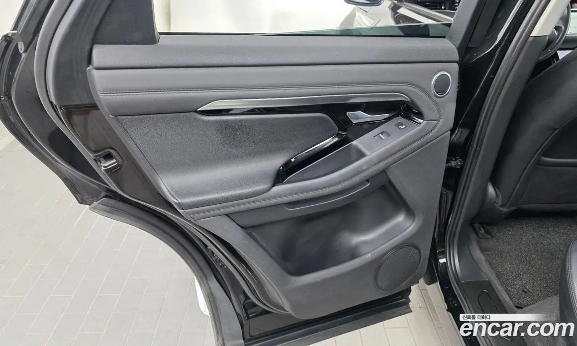 Land Rover Range Rover Evoque 2019 2.0 автомат (гидро), фото 15 Land Rover Range Rover Evoque 2019 2.0 автомат (гидро), фото 15