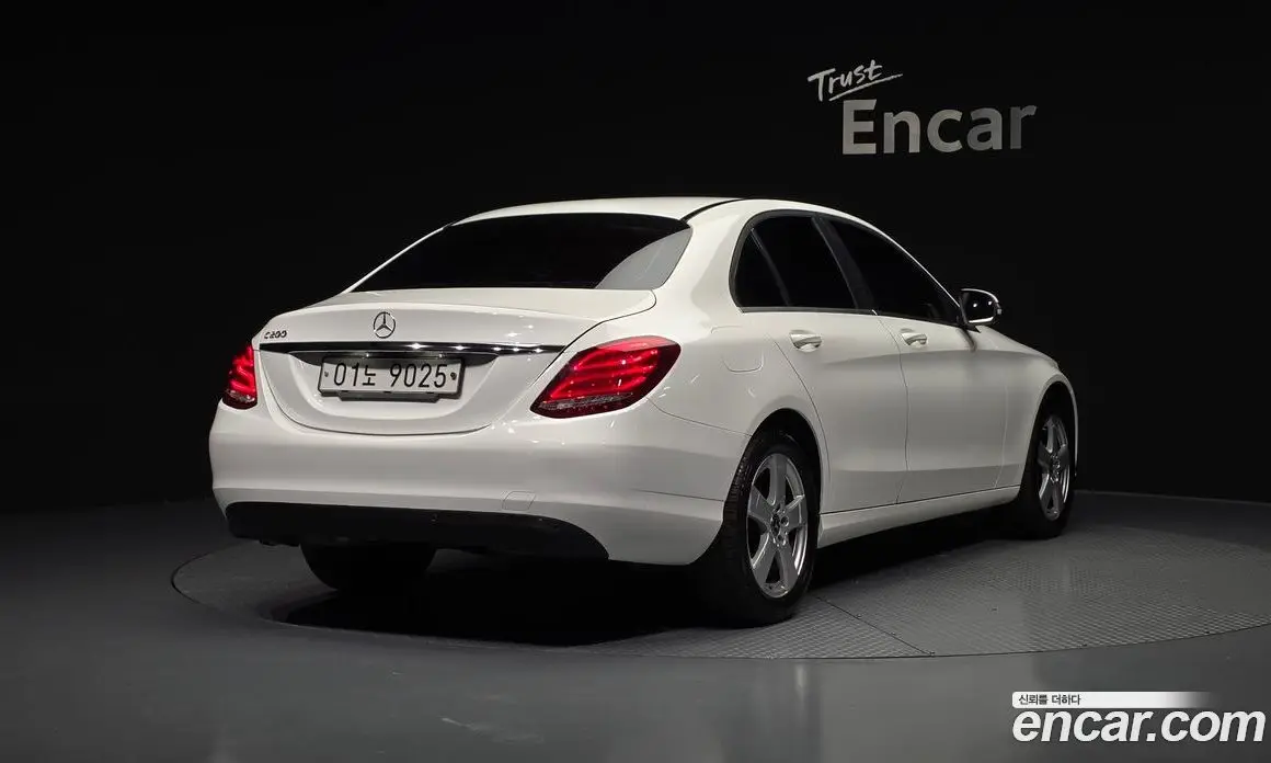 Mercedes-Benz C-Class 2017 2.0 автомат (гидро), фото 2 Mercedes-Benz C-Class 2017 2.0 автомат (гидро), фото 2