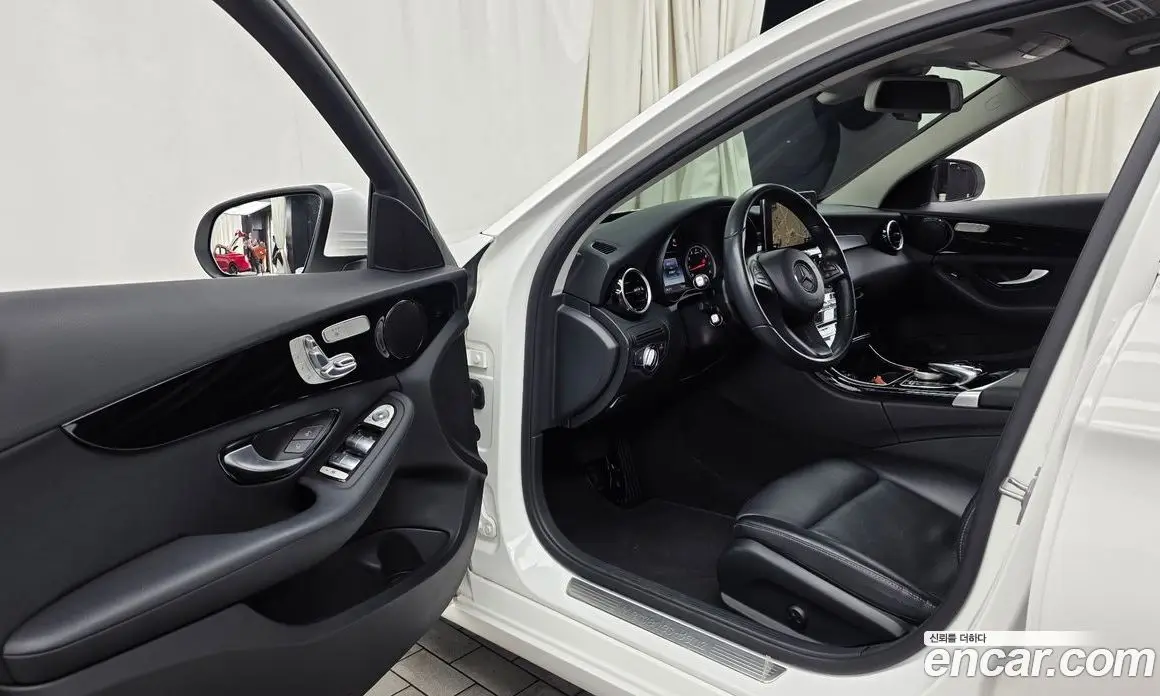 Mercedes-Benz C-Class 2017 2.0 автомат (гидро), фото 13 Mercedes-Benz C-Class 2017 2.0 автомат (гидро), фото 13