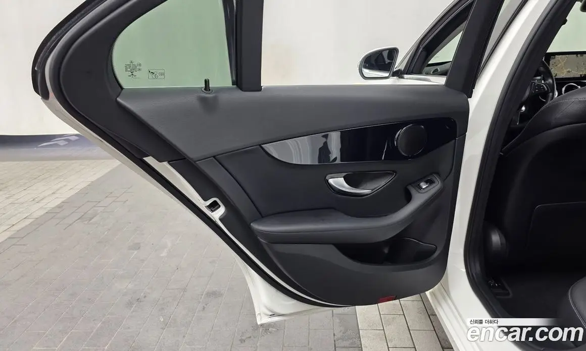 Mercedes-Benz C-Class 2017 2.0 автомат (гидро), фото 15 Mercedes-Benz C-Class 2017 2.0 автомат (гидро), фото 15