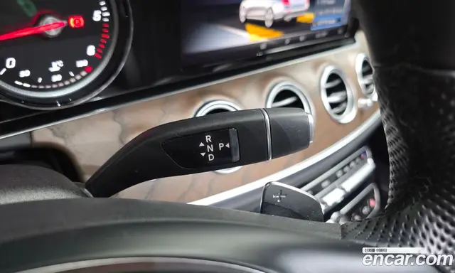 Mercedes-Benz E-Class 2018 1.9 автомат (гидро), миниатюра 12