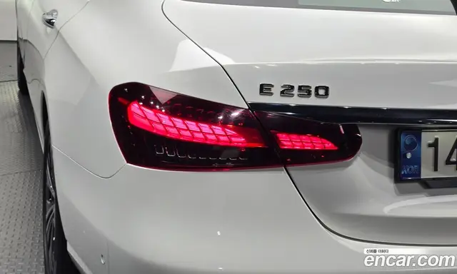 Mercedes-Benz E-Class 2021 2.0 автомат (гидро), миниатюра 8 Mercedes-Benz E-Class 2021 2.0 автомат (гидро), миниатюра 8