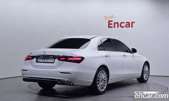 Mercedes-Benz E-Class 2022 2.0 автомат (гидро), миниатюра 2
