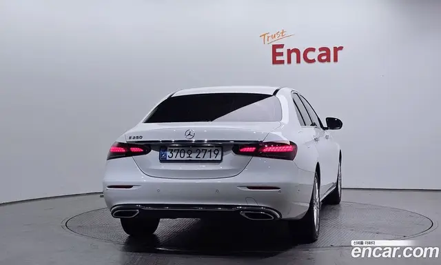 Mercedes-Benz E-Class 2022 2.0 автомат (гидро), миниатюра 4