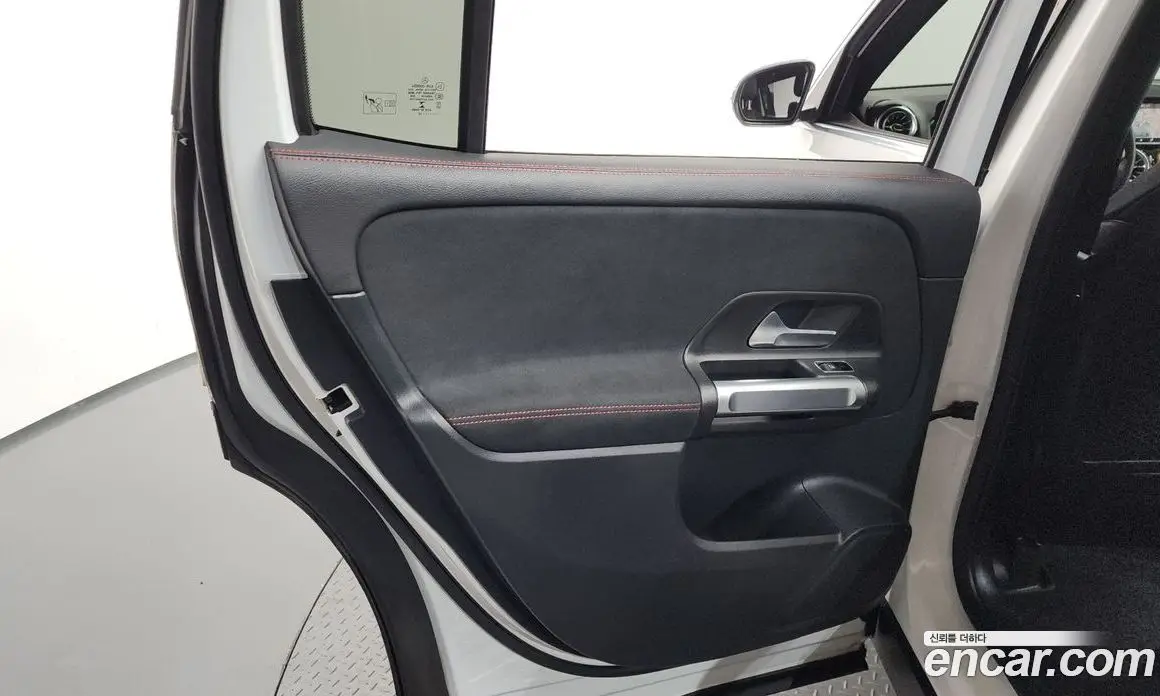 Mercedes-Benz GLB-Class 2022 2.0 автомат (гидро), фото 15