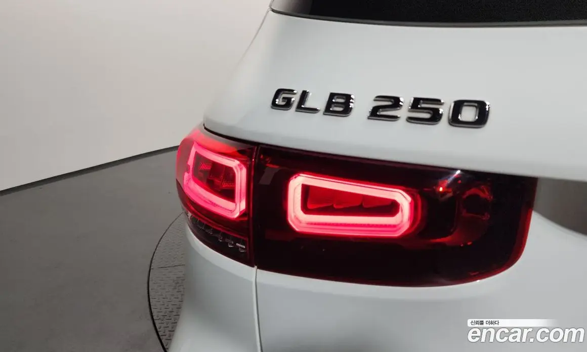 Mercedes-Benz GLB-Class 2022 2.0 автомат (гидро), фото 9