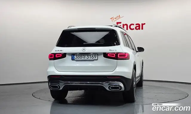 Mercedes-Benz GLB-Class 2023 2.0 автомат (гидро), миниатюра 4