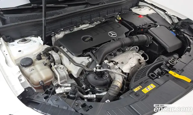 Mercedes-Benz GLB-Class 2023 2.0 автомат (гидро), миниатюра 6