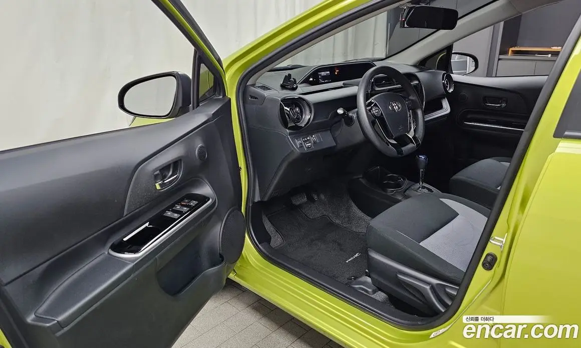Toyota Prius 2018 1.5 автомат (гидро), фото 12